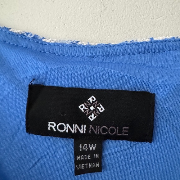 Ronni Nicole Blue and White Stunning Lace Dress Knee Length - Picture 6 of 6